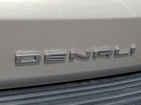 Used 2023 GMC Yukon XL Denali w/ Max Trailering Package AWD/4WD image 9