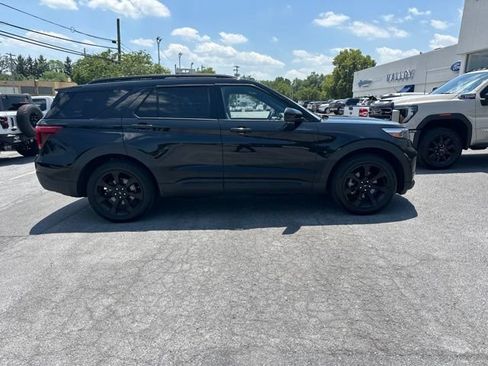 Used 2023 Ford Explorer ST-Line AWD/4WD image 2