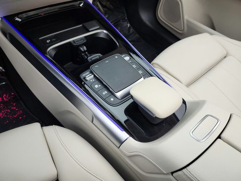 Used 2023 Mercedes-Benz GLB 250 image 13