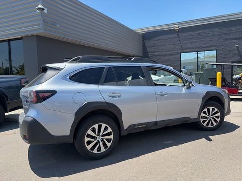 Used 2024 Subaru Outback Premium AWD/4WD image 3