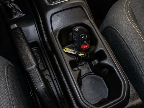 Used 2025 Jeep Wrangler Unlimited Sahara AWD/4WD image 21