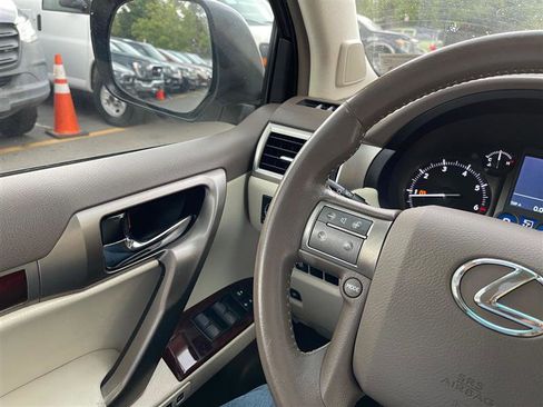 Used 2011 Lexus GX 460 image 40