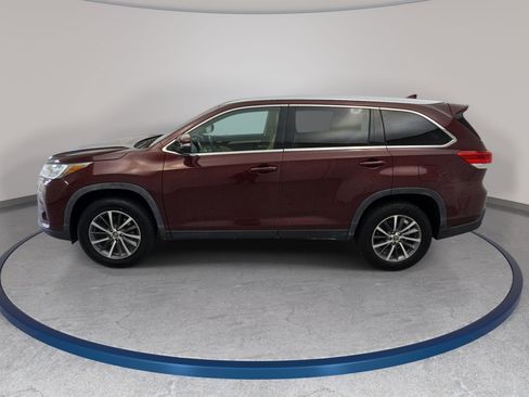 Used 2019 Toyota Highlander XLE FWD image 8