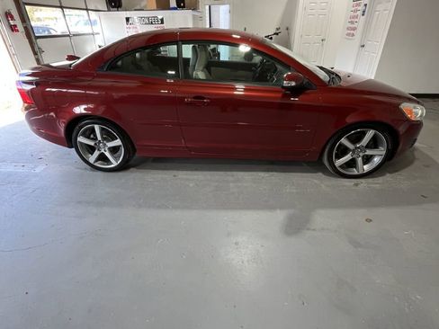 Used 2011 Volvo C70 T5 image 2