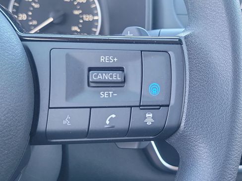 Used 2023 Nissan Rogue SV image 6