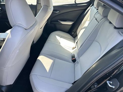 Used 2024 Lexus UX 250h FWD image 19