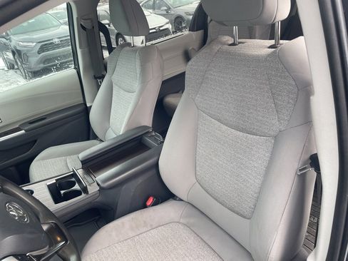 Certified 2021 Toyota Sienna LE image 11