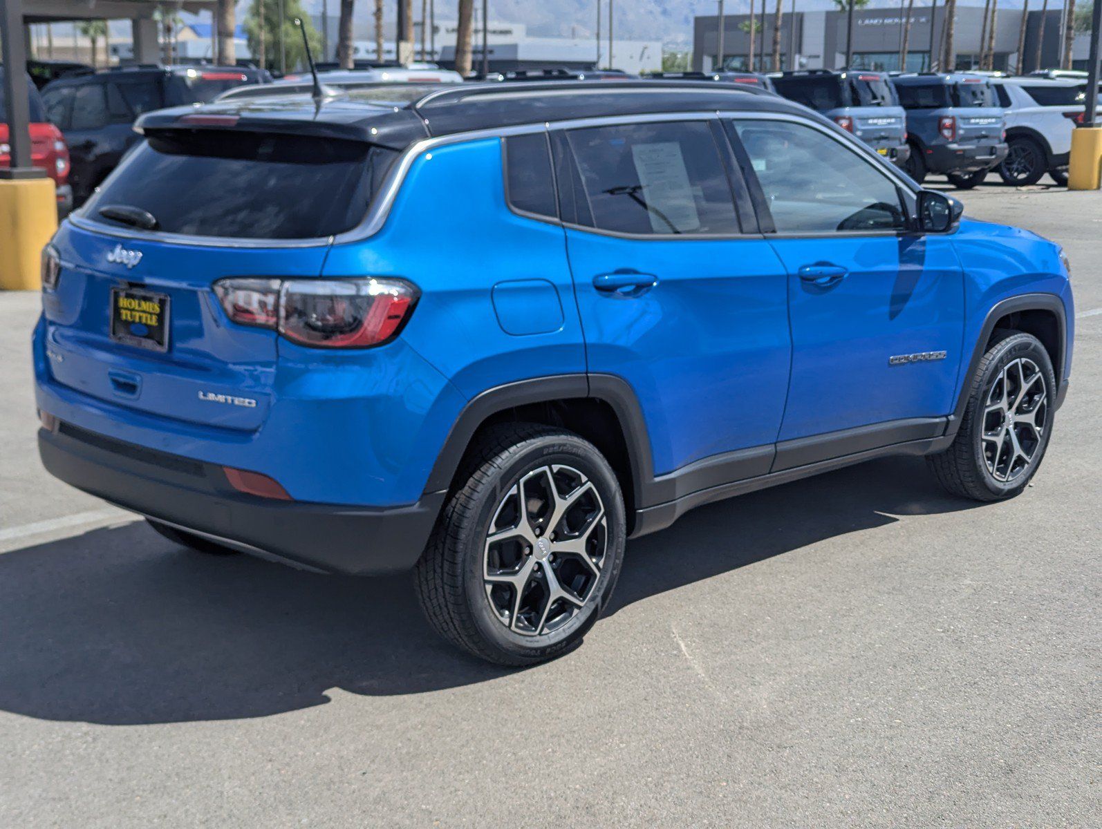 Used 2024 Jeep Compass Limited AWD/4WD image 2