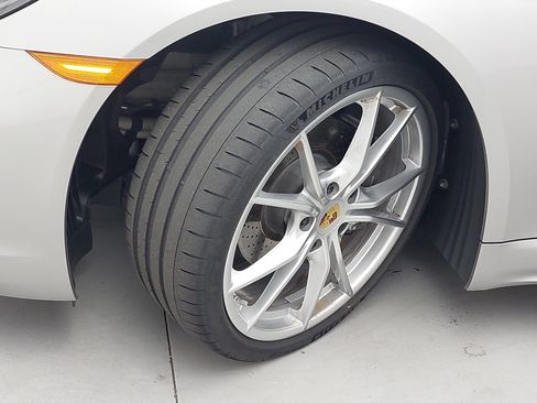 Certified 2025 Porsche 718 Cayman RWD image 29