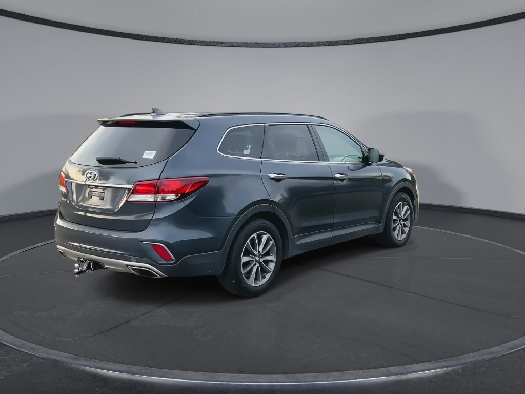 Used 2017 Hyundai Santa Fe SE FWD image 8