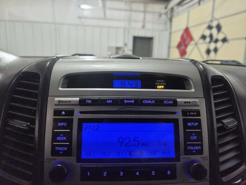 Used 2010 Hyundai Santa Fe Limited image 29