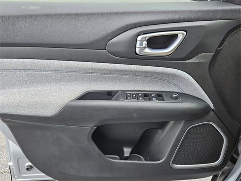 Used 2025 Jeep Compass Sport image 25