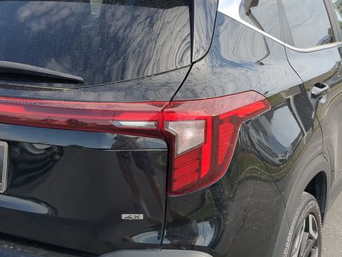 Certified 2024 Kia Seltos SX w/ SX Sunroof Package AWD/4WD image 11