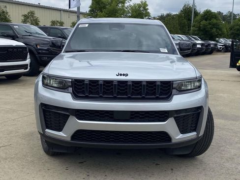 New 2026 Jeep Grand Cherokee L 2WD image 2