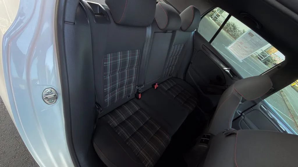 Used 2011 Volkswagen GTI 4-Door FWD image 31