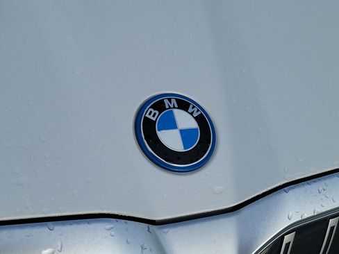Used 2026 BMW i5 eDrive40 w/ Premium Package RWD image 6