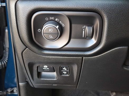 Used 2022 RAM 1500 Big Horn AWD/4WD image 23