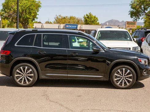 Used 2021 Mercedes-Benz GLB 250 4MATIC image 4