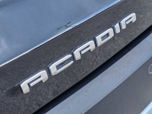 Used 2023 GMC Acadia SLE image 11