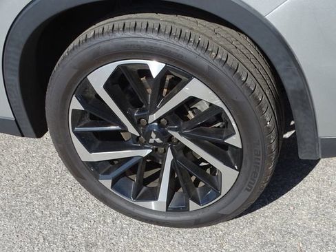 Used 2022 Mitsubishi Outlander SE image 17