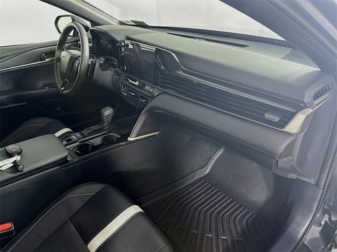 Used 2025 Toyota Camry SE image 30