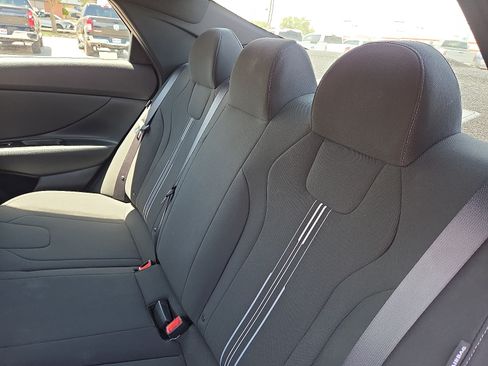 Used 2025 Hyundai Elantra Sport FWD image 9