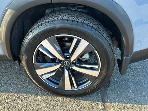 Used 2023 Nissan Rogue SL w/ SL Premium Package image 6