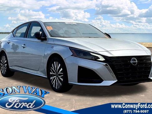 Used 2025 Nissan Altima 2.5 SV image 1
