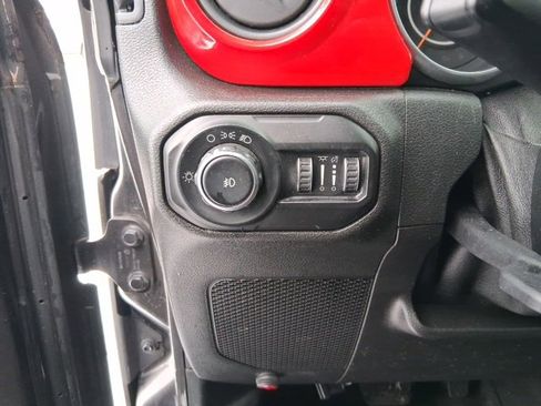 Used 2018 Jeep Wrangler Unlimited Sport image 16