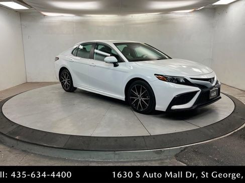 Used 2022 Toyota Camry SE image 7