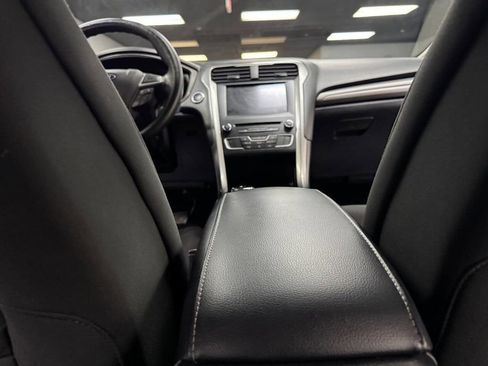 Used 2018 Ford Fusion SE w/ Fusion SE Technology Package image 42