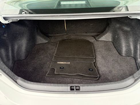 Used 2017 Toyota Corolla LE w/ Carpet Mat Package (TMS) FWD image 32
