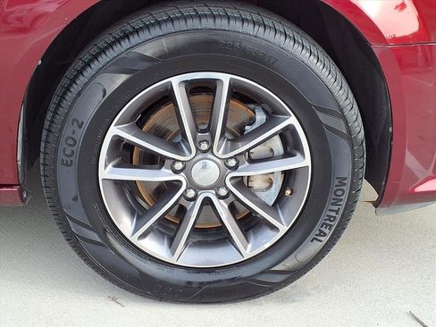 Used 2017 Dodge Grand Caravan SXT image 9