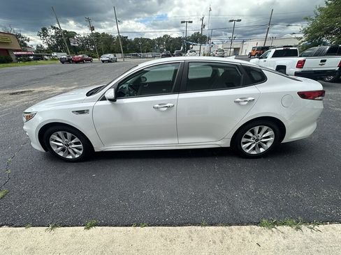 Used 2017 Kia Optima LX FWD image 4