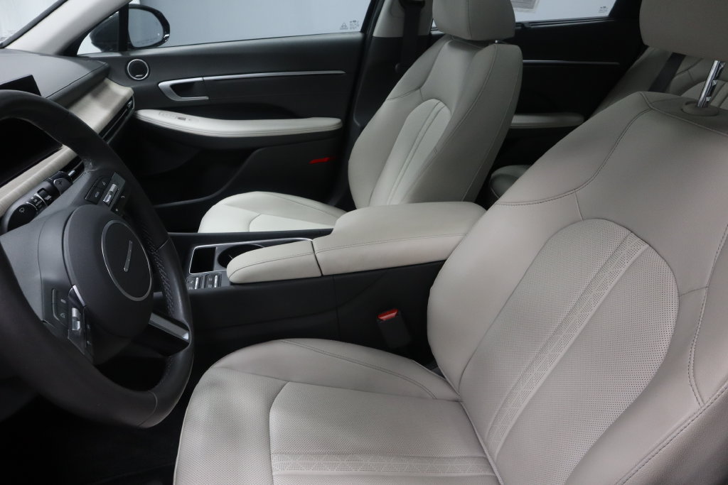 Used 2025 Hyundai Sonata Limited FWD image 19