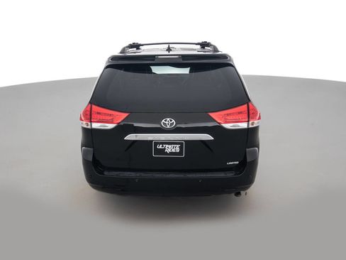 Used 2014 Toyota Sienna Limited w/ Limited Premium Package image 6