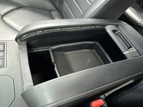 Used 2023 Toyota Highlander XLE AWD/4WD image 32
