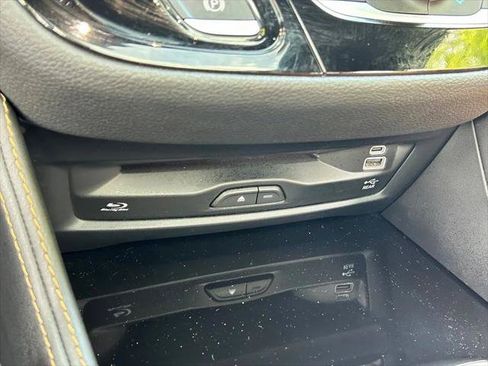 Certified 2023 Chrysler Pacifica Pinnacle FWD image 31