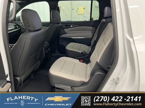 Used 2025 Chevrolet Traverse LT w/ Driver Confidence Package FWD image 11