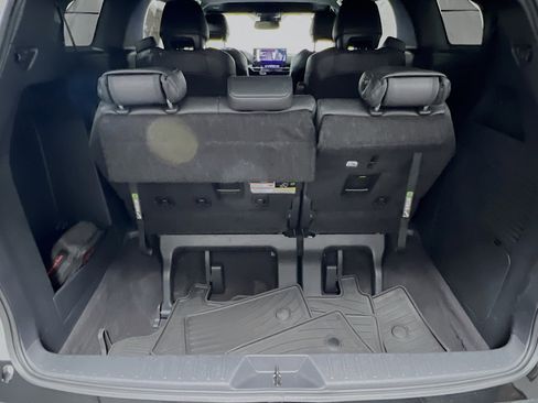 Used 2025 Toyota Sienna Platinum AWD/4WD image 34