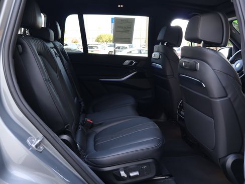 Used 2025 BMW X7 M60i w/ Climate Comfort Package AWD/4WD image 23