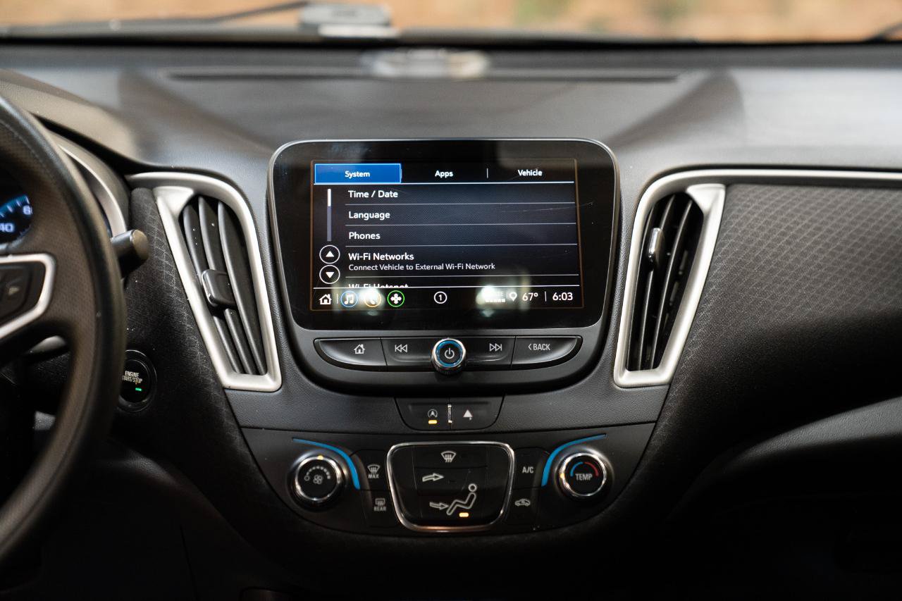 Used 2022 Chevrolet Malibu LS FWD image 24