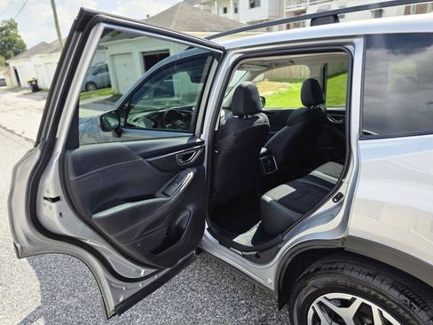 Used 2021 Subaru Forester Premium AWD/4WD image 23