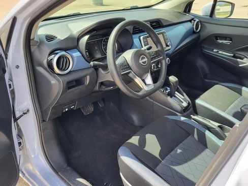 Used 2025 Nissan Versa SV image 3