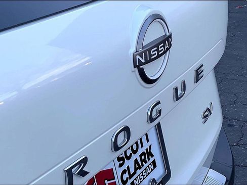 Used 2023 Nissan Rogue SV w/ SV Premium B Package image 23