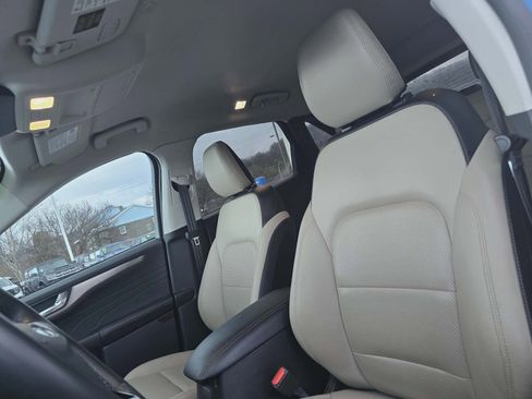 Used 2021 Ford Escape Titanium image 11