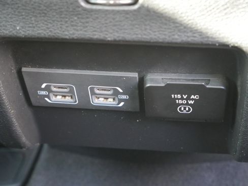 Used 2023 Jeep Cherokee Altitude Lux image 29