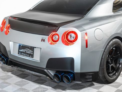Used 2015 Nissan GT-R Black Edition AWD/4WD image 8