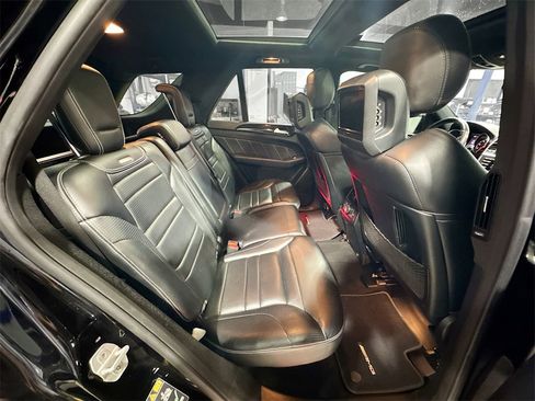 Used 2012 Mercedes-Benz ML 63 AMG 4MATIC image 31