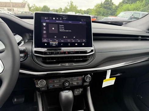 New 2025 Jeep Compass Limited w/ Sun & Sound Group image 24